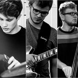 In Walked Klein/Mann/Schmitt - The Guitar Trio Plays Monk