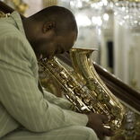 BIX TOP ACT: James Carter’s Elektrik Outlet