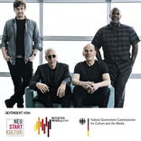 BIX TOP ACT: Yellowjackets