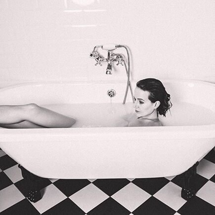 BIX TOP ACT: SUSANA SAWOFF - "Bathtub Rituals"