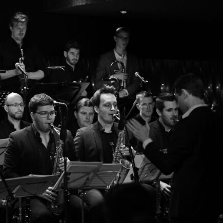 Tobias Becker Bigband feat. Thomas Stabenow – "Happy New Year"