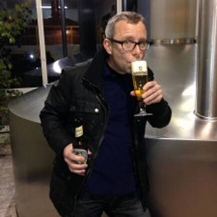 Auf ein Bier mit Werner Dinkelaker – alles, was Du schon immer über Bier wissen wolltest!