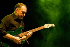 BIX TOP ACT: Chuck Loeb Quartet feat. Lizzy Loeb