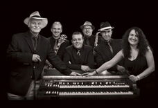 Eva Pantelli & Her Dear Friends „Hob Des – Let Us Play!“