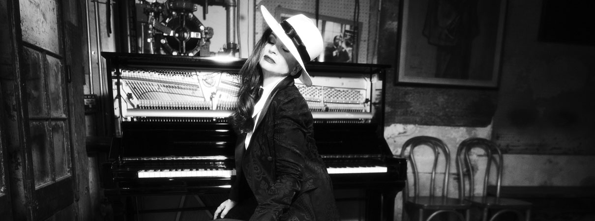 JUDITH OWEN & HER BAND